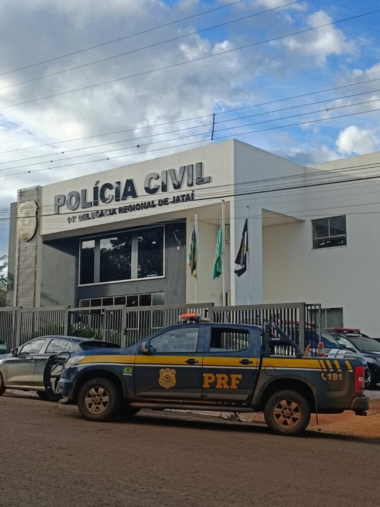 Caminhoneiro é detido por estupro de menor de idade