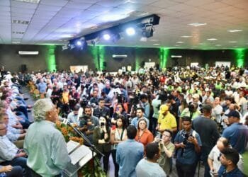 “Me julguem pela minha história”, diz Caiado a produtores rurais