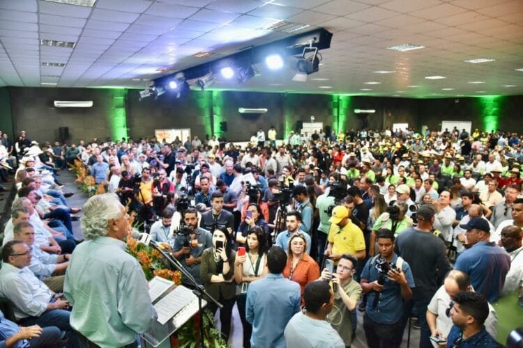 “Me julguem pela minha história”, diz Caiado a produtores rurais