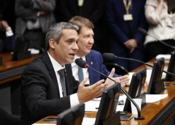 Criação de subcomissão é proposta por Gustavo Gayer para tratar de censura