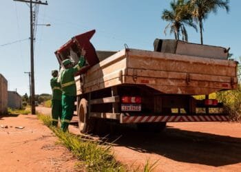 Mutirão na Igrejinha reúne serviços urbanos como roçagem, tapa-buraco, poda e iluminação