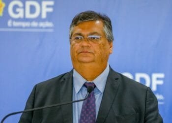Deputado pede que ministro Flávio Dino seja incluído em inquérito das fake news