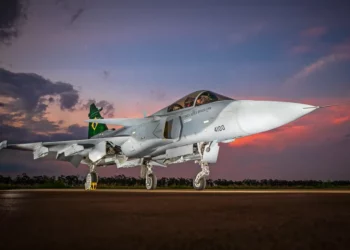 Avançados simuladores de voo do caça Gripen são instalados na Base Aérea de Anápolis