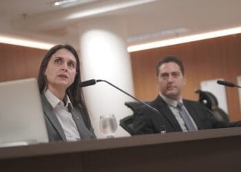 Projeto de lei de Vivian Naves propõe atendimento ininterrupto nas DEAMs em Goiás