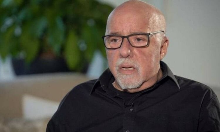Escritor Paulo Coelho declara arrependimento por ter apoiado Lula