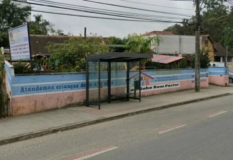 URGENTE: Homem invade creche e mata quatro crianças em Santa Catarina