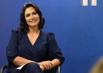 Michelle Bolsonaro ironiza e sugere CPI dos Móveis da Alvorada após acusação de sumiço de móveis