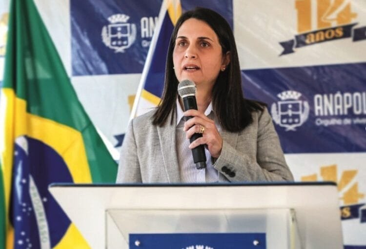 Vivian Naves defende atendimento 24 horas em delegacias de combate à violência doméstica
