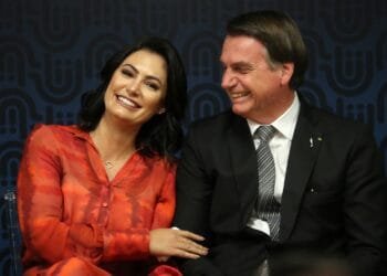 Bolsonaro cogita lançar Michelle como candidata à presidência em 2026