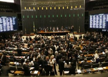 Enquete: Você é favorável ao ‘PL das Fake News’?