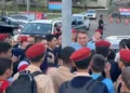 Vídeo: Visita de Bolsonaro a colégio militar é marcada por entusiasmo de alunos