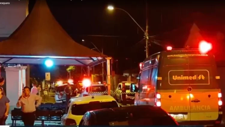 URGENTE: Homem esfaqueia varias pessoas em hospital