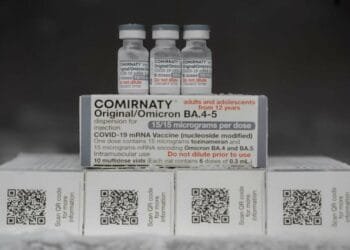 População maior de idade sem comorbidades poderá receber vacina bivalente em Goiás