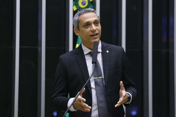 Gustavo Gayer quer CPI para investigar censura