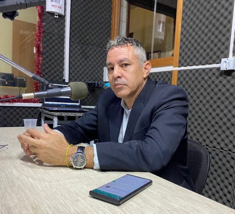 Saneago não tem asfalto suficiente para tapar buracos em Anápolis, diz presidente da ARM