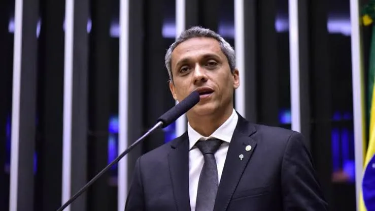 Câmara aprova pedido de Gustavo Gayer e terá subcomissão para tratar de censura