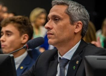 Invasores de terras poderão perder direito a benefícios do governo em projeto de Gustavo Gayer