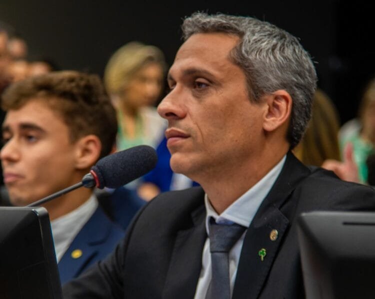 Invasores de terras poderão perder direito a benefícios do governo em projeto de Gustavo Gayer