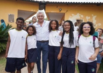 Evasão escolar cai 54% em Goiás e Caiado diz que isso é reflexo da política educacional que seu governo conseguiu implantar