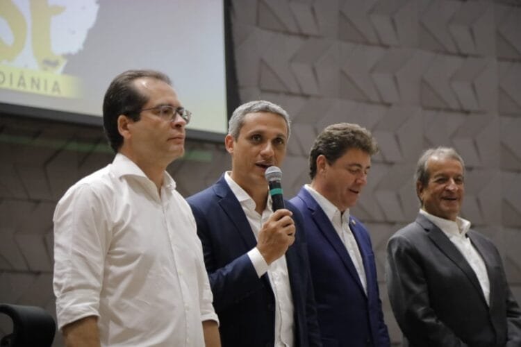 Deputado Gustavo Gayer assume presidência do PL Goiânia com Bolsonaro e recorde de público