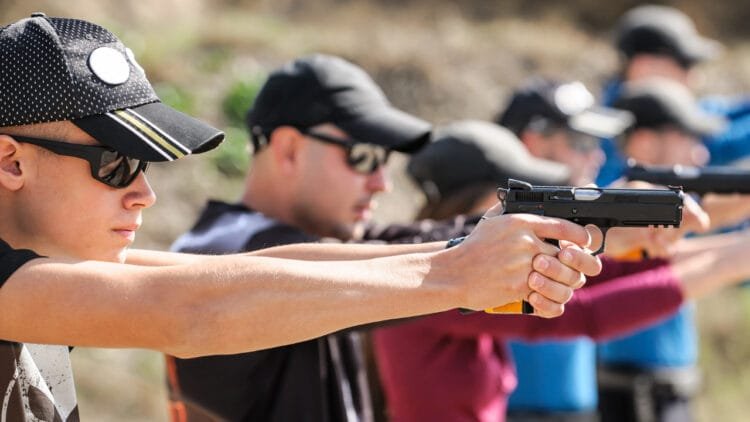 PT propõe imposto anual para armas de fogo similar ao IPVA