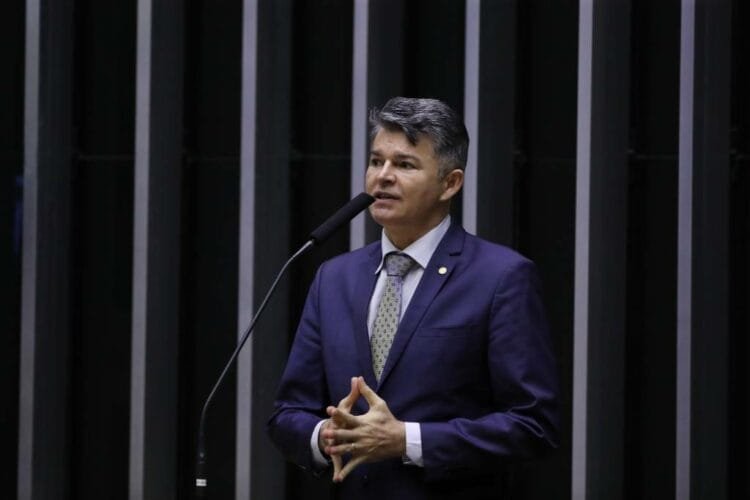 Deputado afirma que CPMI fará justiça a centenas de pessoas inocentes que foram presas