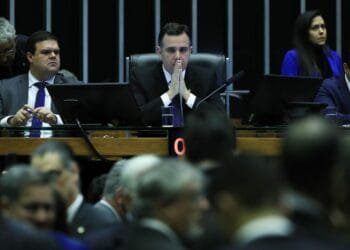 Piso da enfermagem: Congresso aprova projeto que garante pagamento