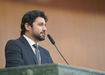 CCJ aprova projeto de Fred Rodrigues que proíbe mudança de sexo em crianças e outro que veda invasores de terra de receber benefícios do governo