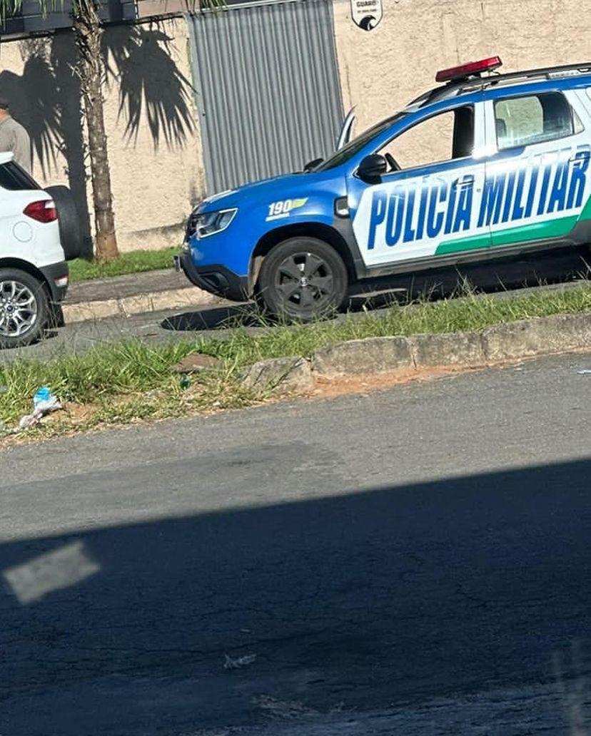 VÍDEO: Casal é flagrado fazendo sexo com carro parado em via pública –  Portal Anápolis