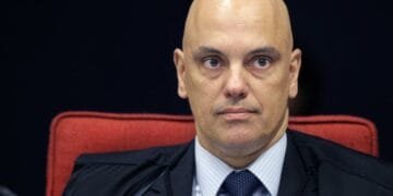 URGENTE: STF determina recolhimento do passaporte de ex-presidente Bolsonaro