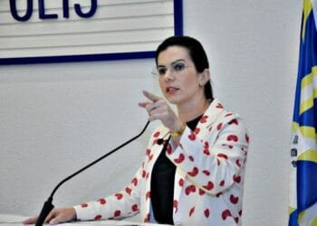 ENQUETE: Como você avalia a atuação da vereadora Thaís Souza?