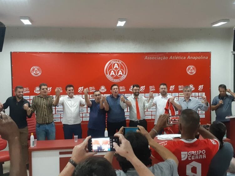 Fernando Correia é aclamado novo presidente da Anapolina
