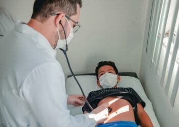 Prefeitura contrata médicos, técnicos de enfermagem e auxiliares de saúde bucal