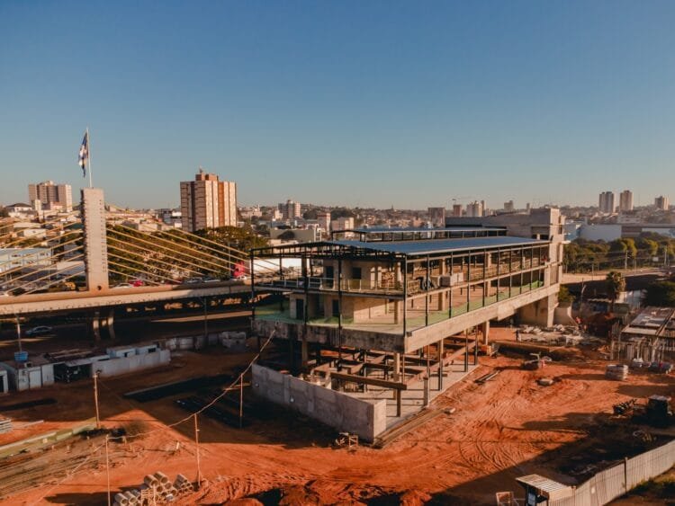 Novo Centro Administrativo de Anápolis trará economia e modernidade, destaca o prefeito Roberto Naves