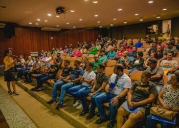 Vigilantes da rede municipal participam de formação