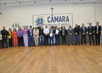 Américo Ferreira toma posse como vereador em Anápolis