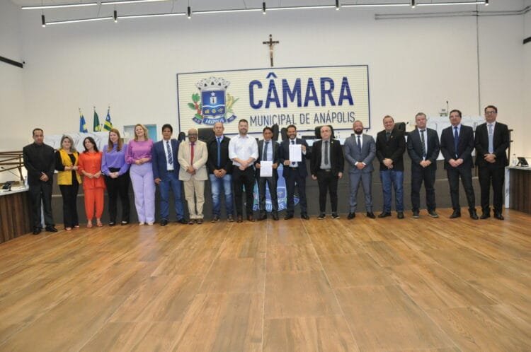 Américo Ferreira toma posse como vereador em Anápolis