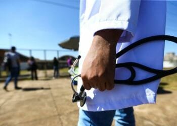 Piso da enfermagem: decisão ainda enfrenta impasses