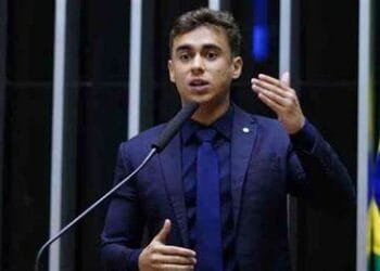 Nikolas Ferreira sai em defesa de Gustavo Gayer após ameaças: “tem sido um exemplo aqui nessa Casa”
