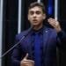Nikolas Ferreira sai em defesa de Gustavo Gayer após ameaças: “tem sido um exemplo aqui nessa Casa”
