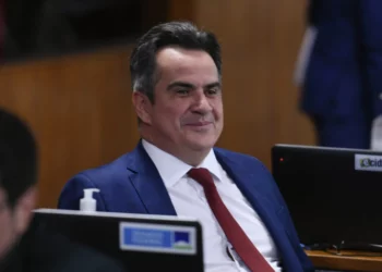 Senador Ciro Nogueira debocha de programa do governo e chama Lula de “Robin Hood às avessas”