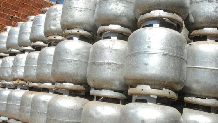 Redução do preço do gás de cozinha em 21,3% anunciada pela Petrobras não é sentida pelo consumidor