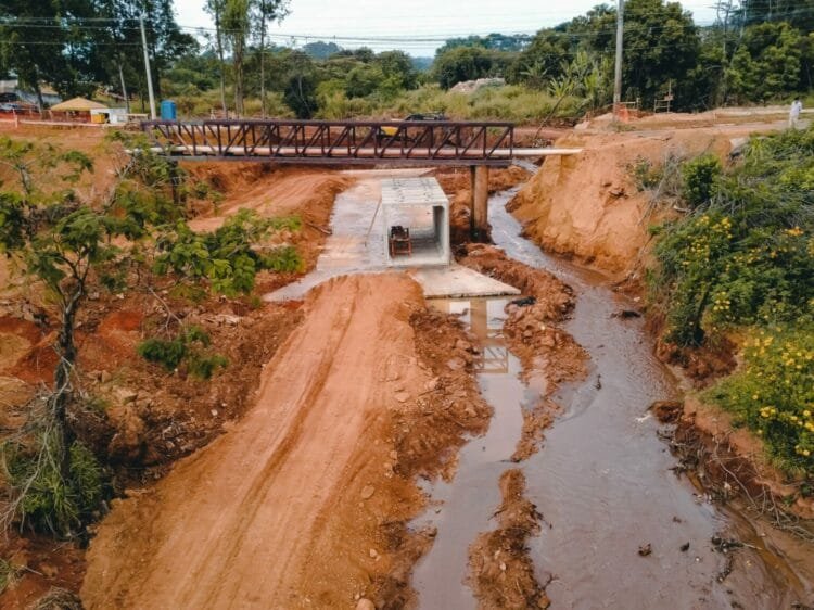 Obra na ponte da Avenida Independência vai triplicar vazão de água