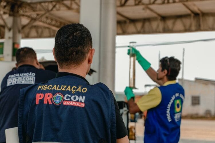 Agência Nacional do Petróleo e Procon Anápolis descobrem irregularidades em postos da cidade