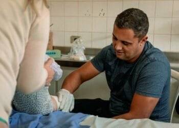 Tratamento gratuito oferecido pela Prefeitura de Anápolis auxilia crianças com pés tortos