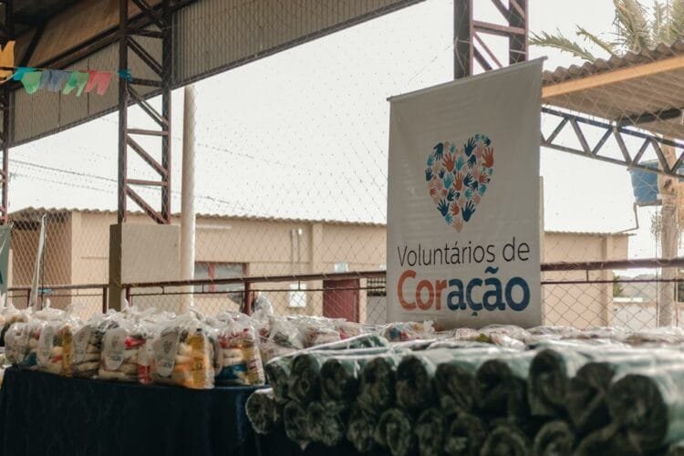 Voluntários de Coração promovem entrega de cestas básicas às famílias beneficiadas pelo Circuito de Corrida de Rua
