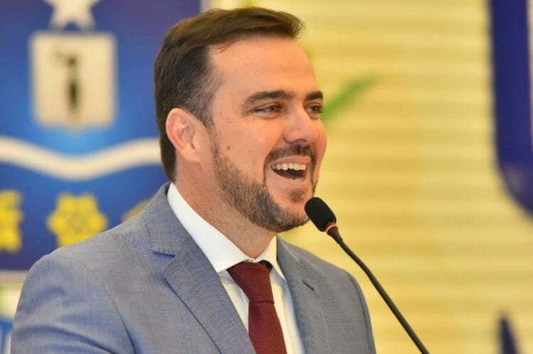 Gustavo Mendanha recebe título de cidadão anapolino e promete buscar consenso entre MDB e a gestão Roberto Naves