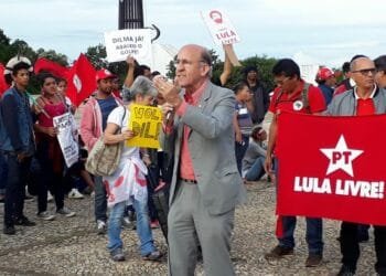 Deputado do PT critica escolas militares após encerramento de programa nacional