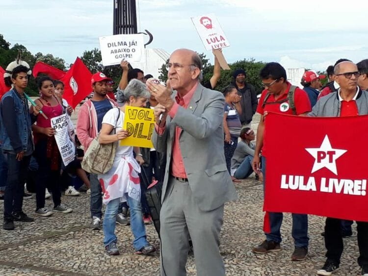 Deputado do PT critica escolas militares após encerramento de programa nacional