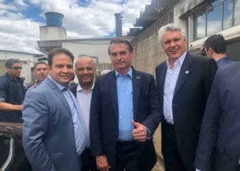 Homenagem de Roberto a Bolsonaro liga alerta na oposição para 2024